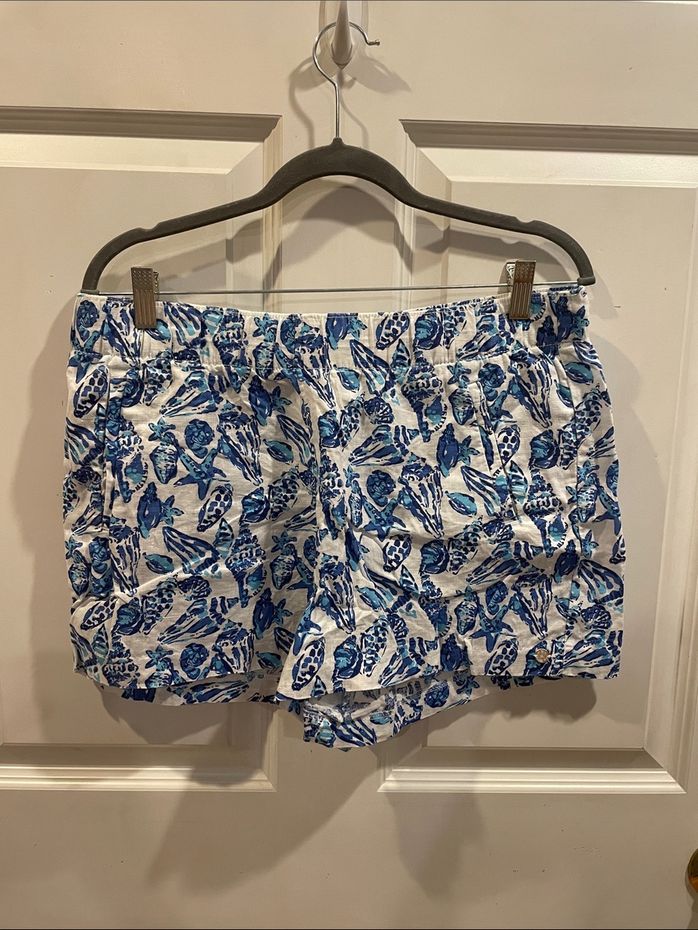 Lilly Pulitzer White Shorts with Blue Shell Print